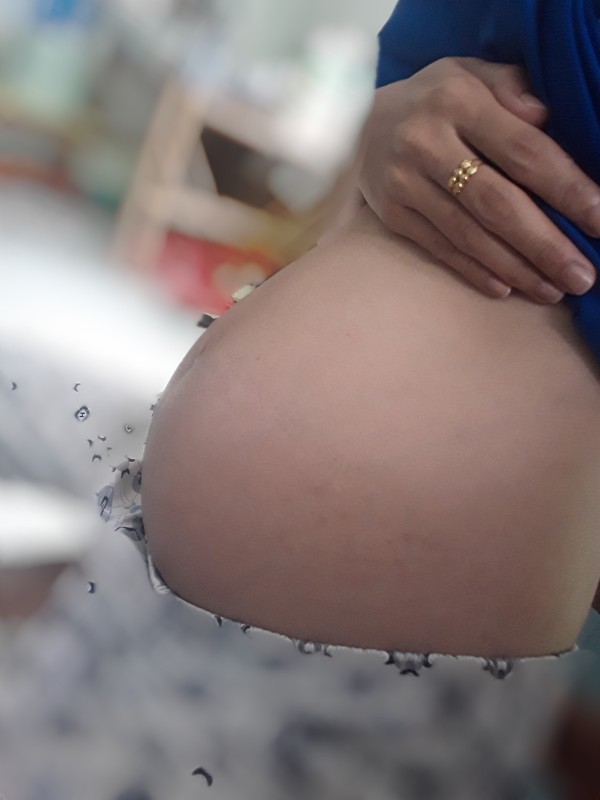 23weeks baby bump