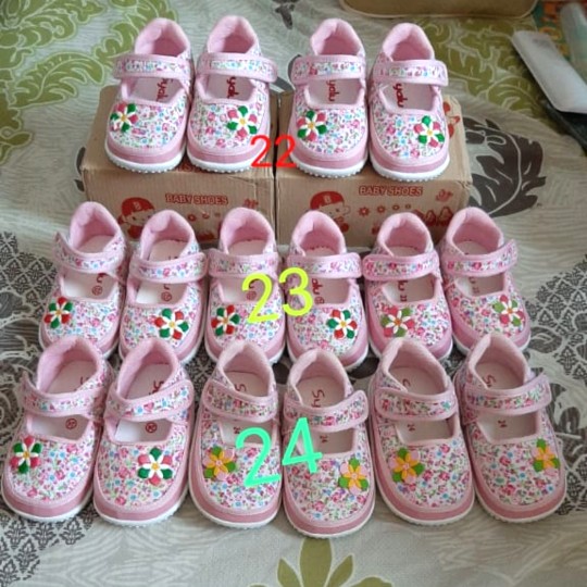 sepatu bayi bunyi size 22,23,24 30k aja free ongkir tokopedja min belanja 50k