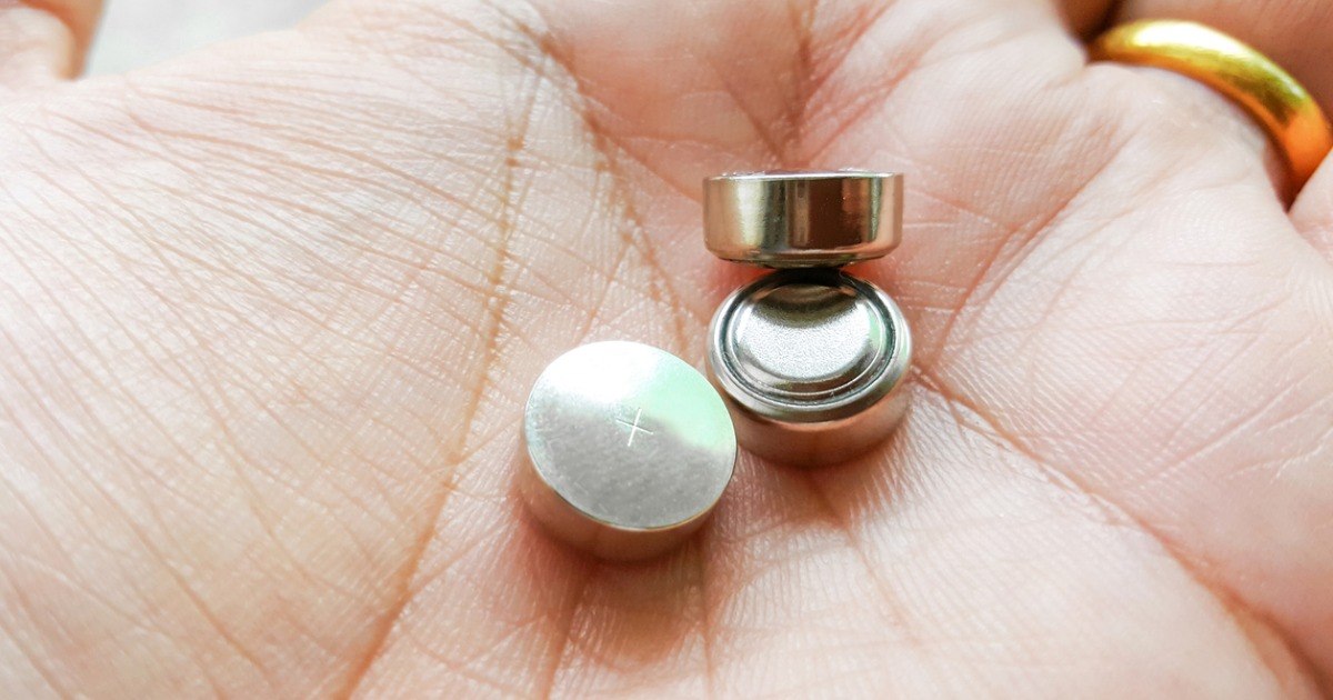 Child Has Swallowed A Battery What Parents Can Do At That Moment