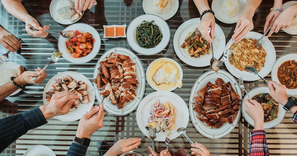 How Long Can Food Be Left Out Before You Need To Throw It Out