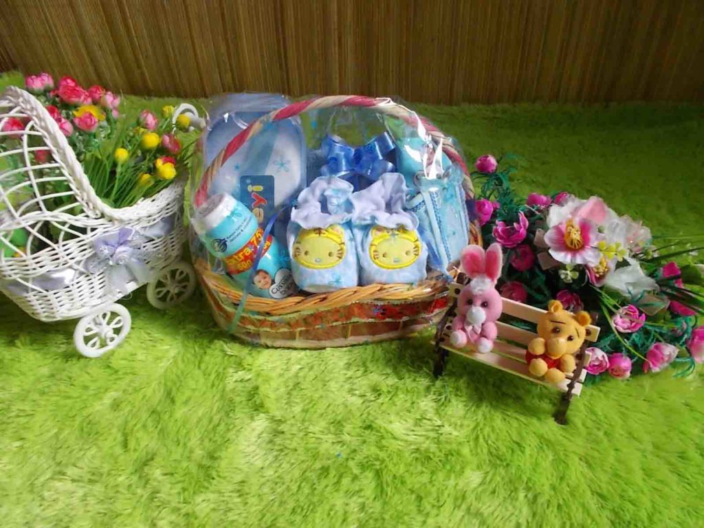 Memilih-Bingkisan-Untuk-Bayi-Baru-Lahir. kado ibu baru melahirkan lengkap