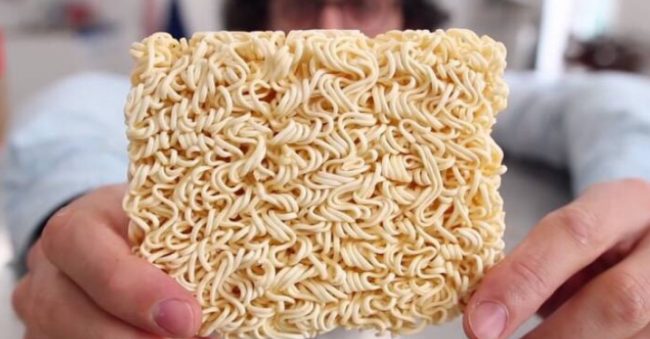 gambar mie instan mentah