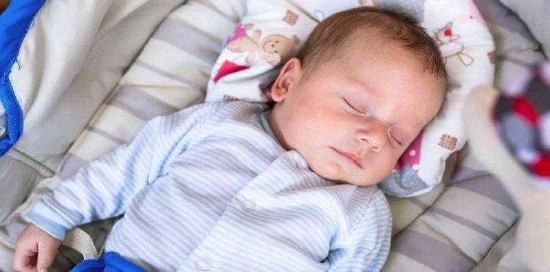 6 Bantal Bayi Pilihan untuk Jaga Bentuk Kepalanya Tetap Sempurna