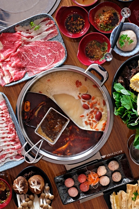 Chong Qing Liu Yi Shou Hotpot menyediakan layanan staff restoran akan datang ke rumah
