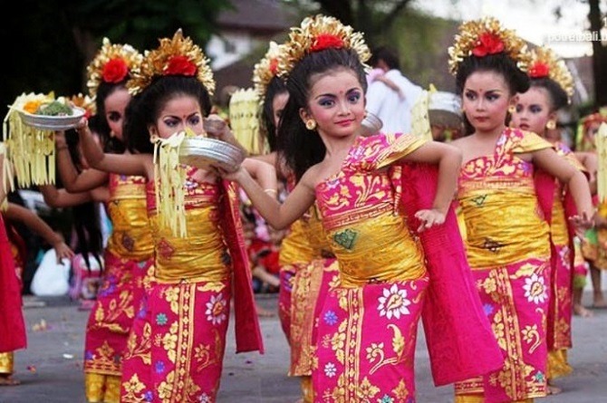 Tari Pendet Sejarah Makna Dan Perkembangannya
