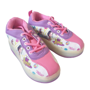 Sepatu dengan fungsi 2 in 1, sepatu biasa sekaligus sepatu roda.