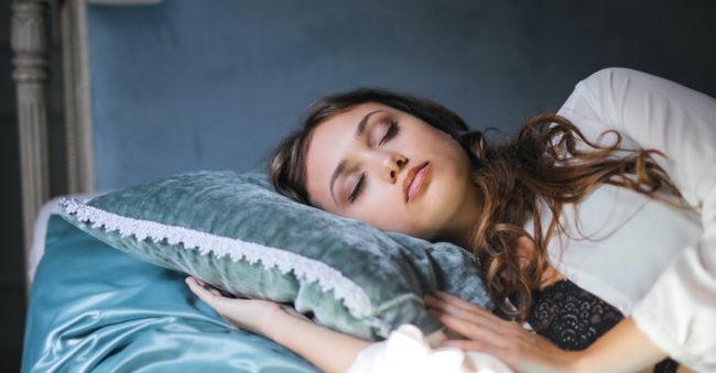 8 Cara Tidur Cepat 30 Detik Saat Mengalami Insomnia