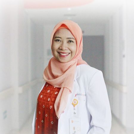 Dr. Anjar Setiani, SpA kini berpraktik di RSIA Kemang Medical Care.