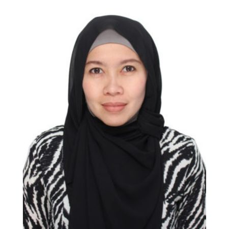 Dokter yang lahir di bulan November ini sudah terjun di dunia kedokteran selama 14 tahun.