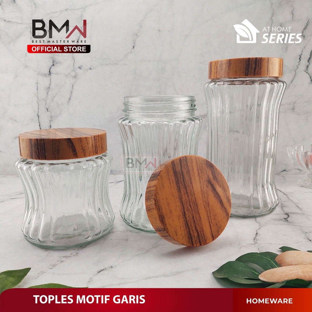 Terbuat dari kaca bening dengan garis-garis di bagian permukaannya