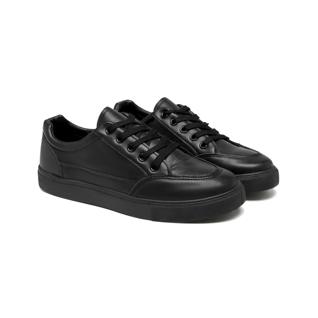 PVN Dalmi Shoes Black terbuat dari kulit sintetis berkualitas tinggi