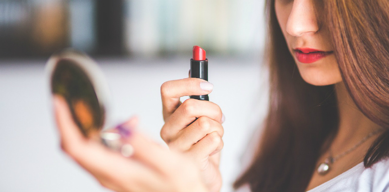 Wanita di AS Mengaku Kena Virus Herpes dari Lipstik Tester