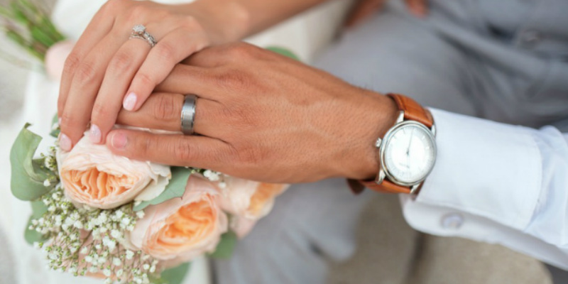 Pasangan ini Kenalan di Aplikasi Dating, Lalu Menikah Pada Kencan Pertama