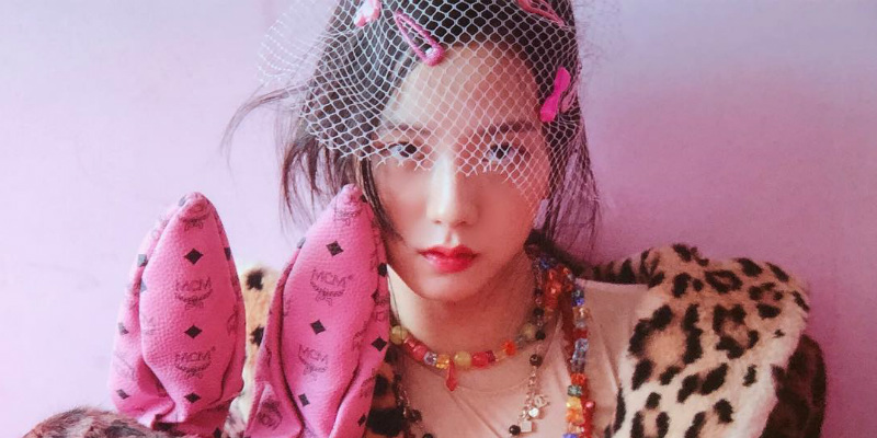 Jisoo BLACKPINK Ternyata Kutu Buku, Ini 18 Daftar Buku Bacaannya!