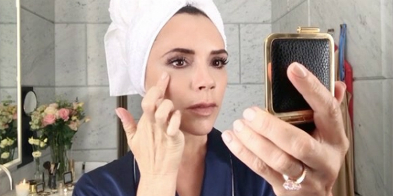 Ouch! Victoria Beckham Gunakan Moisturizer yang Dibuat dari Darahnya Sendiri