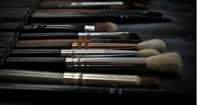 Panduan Lengkap Membersihkan Kuas Makeup untuk Kamu yang Pemalas