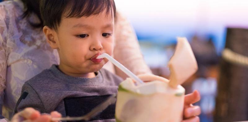 Bayi Minum Air Kelapa Boleh Ke Apa Khasiat Untuk Bayi