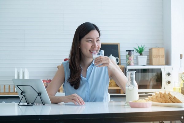 ibu minum susu