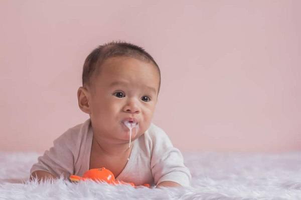 Bayi Muntah Susu Selalu Ini 5 Sebab Bahaya Yang Ibu Tak Sedar