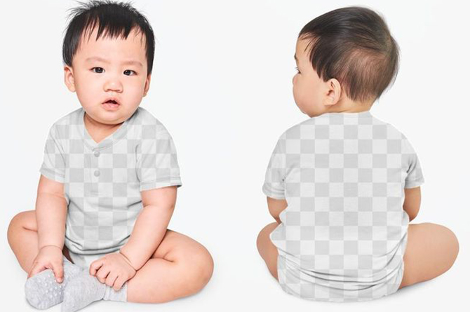 seorang bayi memakai baby rompers